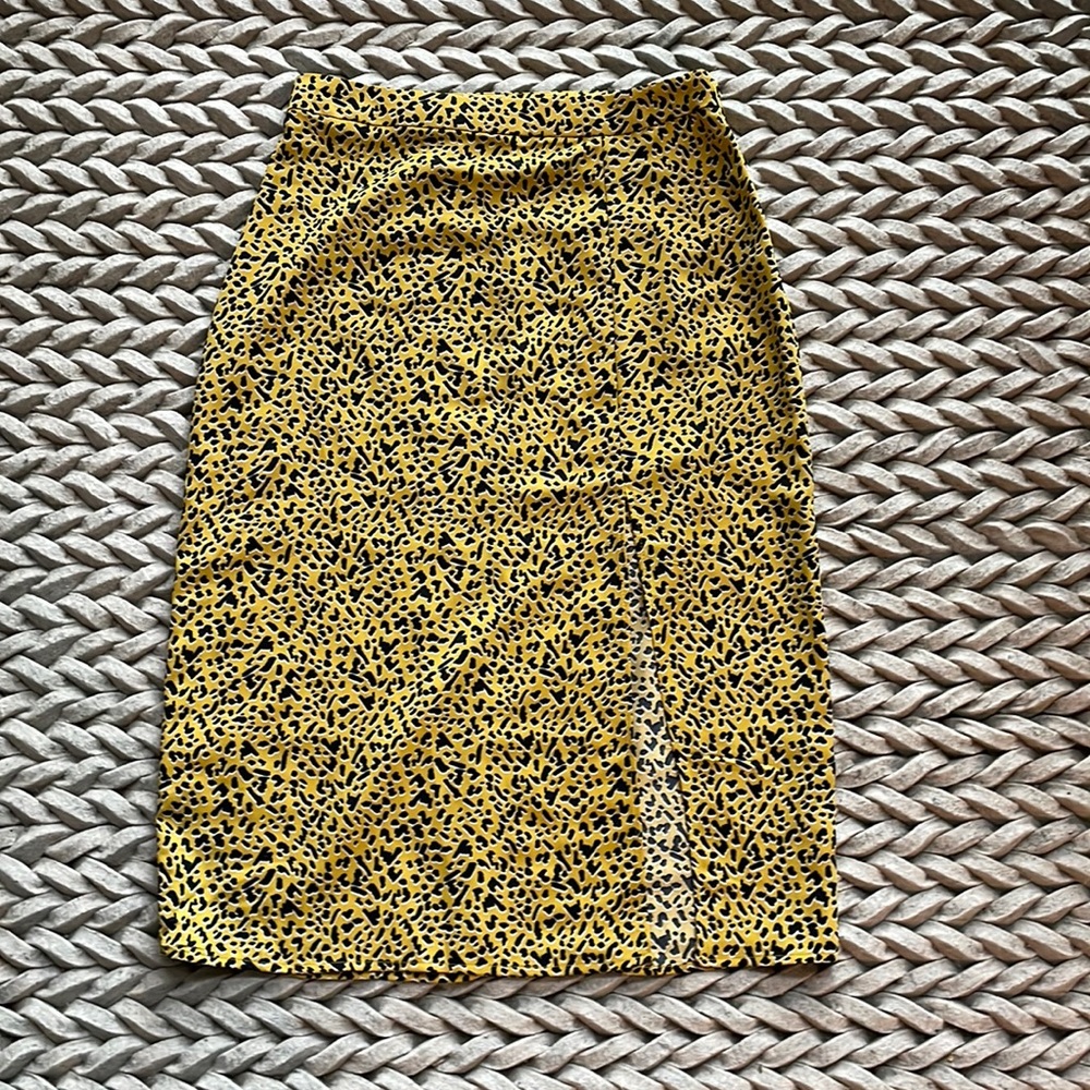 NWOT Patterned MIDI skirt
